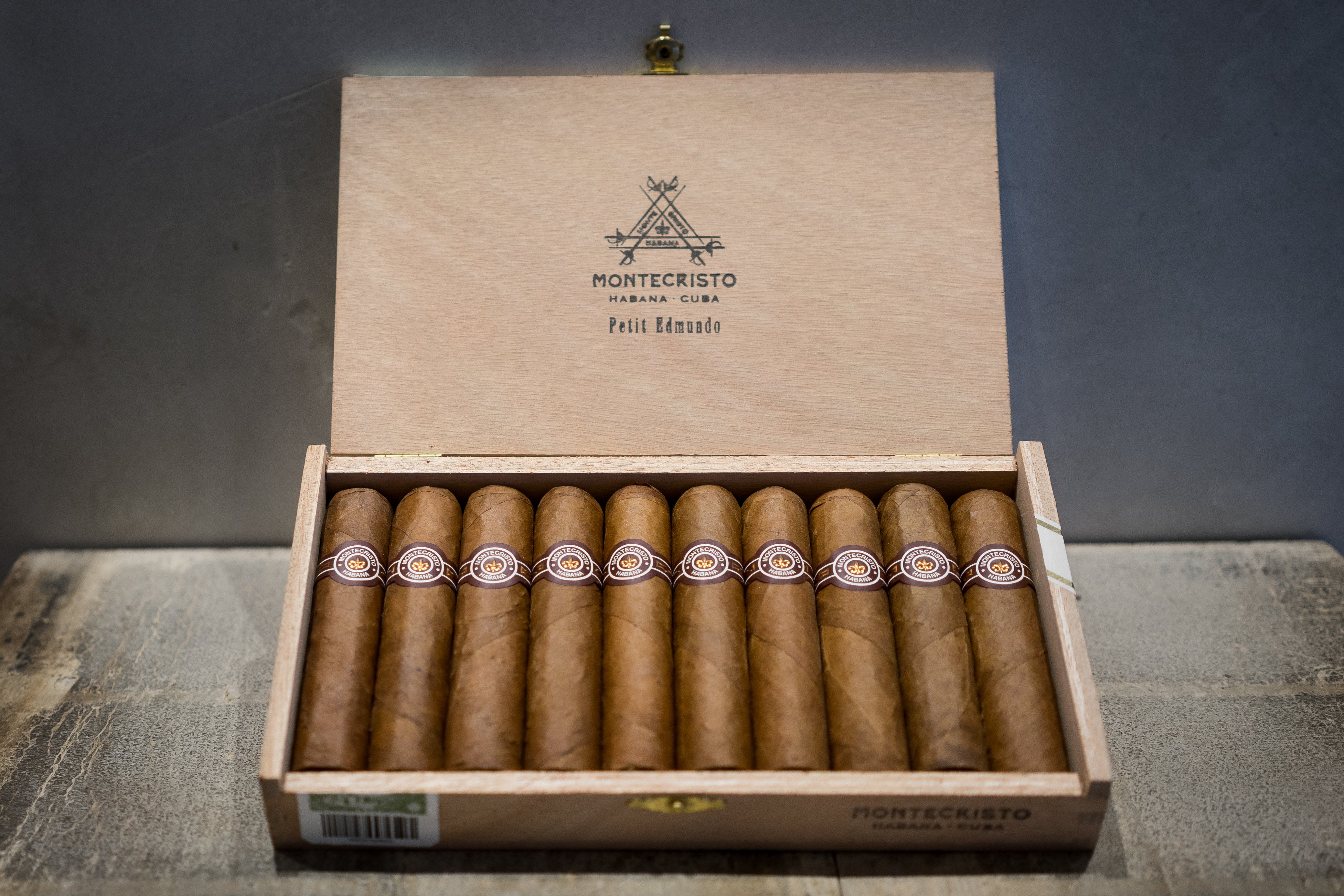 Montecristo Petit Edmundo Cigar - Prices of Cuban Cigars Online – EGM ...